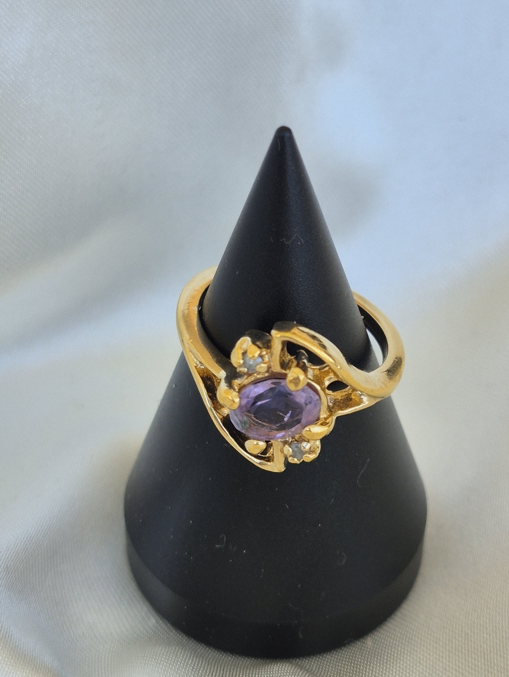 24K Gold  Ring with Purple Amethyst Center Stone & 2 DIAMONDS SZ 6